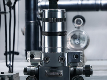 What is the most commonly used hydraulic cylinder?