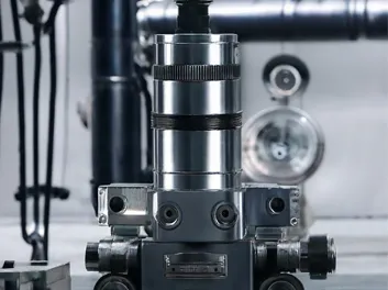 What is the most commonly used hydraulic cylinder?